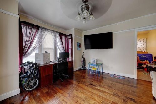 104 Arnold St, Lincoln RI  02865-1936 exterior