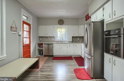9 Simpson St, Navy Sup Dpt, PA 17055-3865