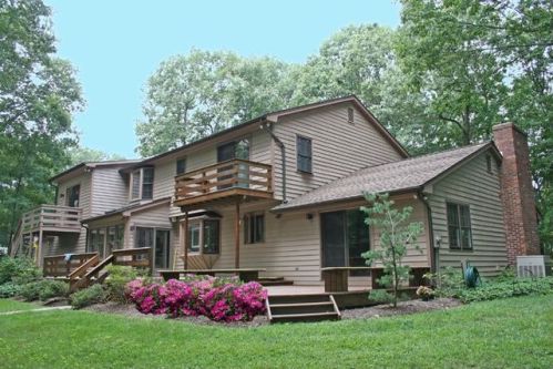 18 Melon Patch Ln, Upper Stepney CT  06468-1120 exterior