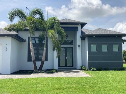 2135 4th St, Cape Coral, FL 33909-2885