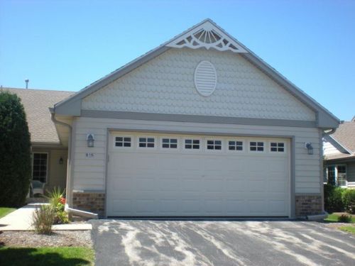 615 Annecy Park Cir, Waterford, WI 53185-4262