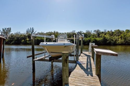 1850 Harbor Pl, Naples, FL 34104-4219