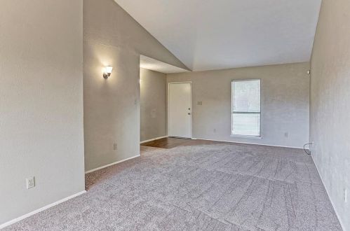 6915 Jeb Stuart Dr, Richmond, TX 77469-5719