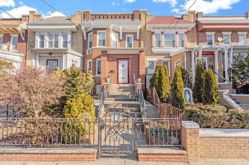 27-15 Ditmars Blvd, Long Island City, NY 11105-3901