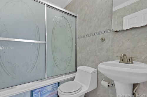 2259 5th Ave, Hialeah FL  33010-2104 exterior