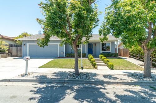 1621 Petaluma Ct, Hollister, CA 95023-5940