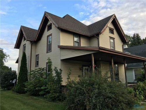 809 High St, Hicksville, OH 43526-9360