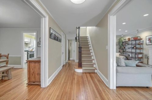 27 Grandview Ave, White Plains, NY 10605-1612