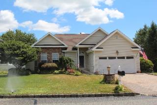 5 Foxglove Ct, Holtsville, NY 11742-2518