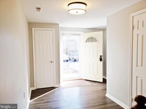 9382 Tucker Woods Ct, Springfield VA  22015-4246 exterior