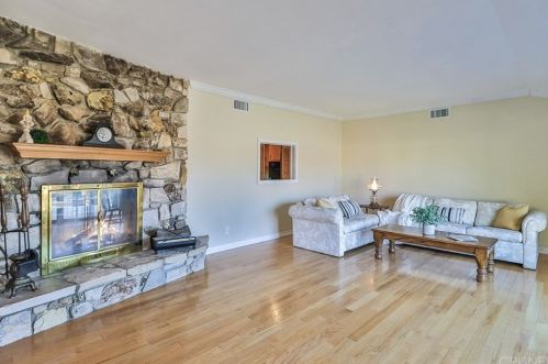 1229 Carmel Dr, Simi Valley CA 93065-4118 exterior