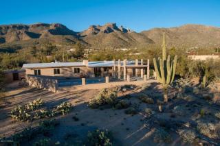 9300 Ocotillo Dr, Tucson, AZ 85749-9671