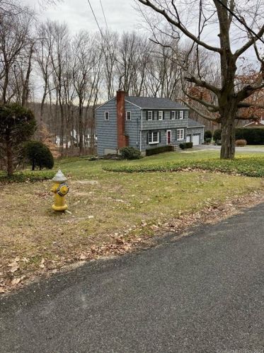 37 Ferndale Dr, Bridgeport, CT 06612-1924