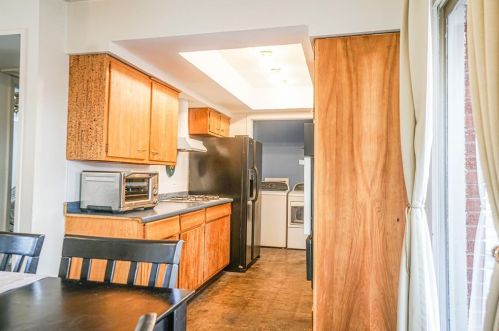 408 Cherry Hill Dr, Austin TX  78704-7091 exterior