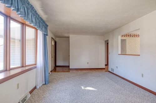 314 Pittsburgh St, West Newton, PA 15089-1130