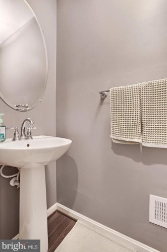 9193 Lake Preston Ct, Bristow VA  20136-6170 exterior