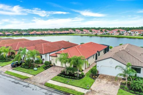 1587 Santiago Cir, Naples, FL 34113