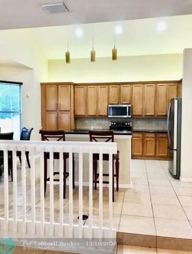 13121 45 Dr, Hollywood FL 33027-3160 exterior