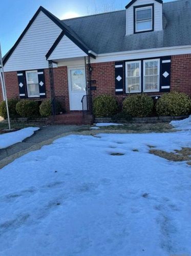 146 Colonial Ave, Williston Park NY  11596-1527 exterior