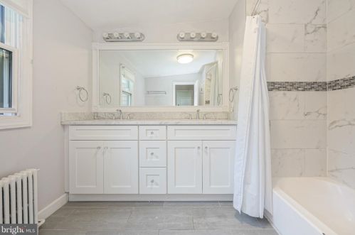 404 Maple Ave, Camden NJ  08109-2021 exterior