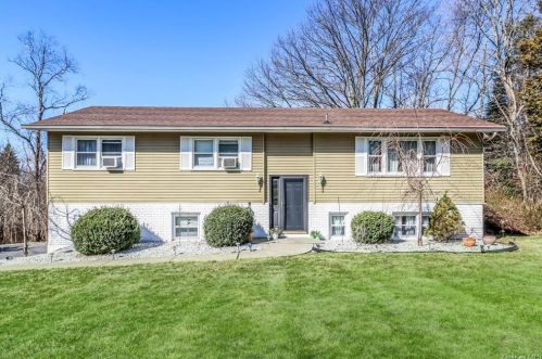 54 Mayfair Rd, Poughquag NY  12570-5012 exterior