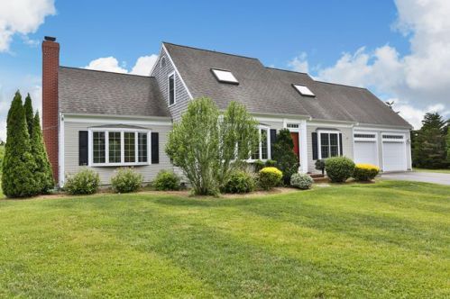 26 Deep Wood Dr, Sandwich, MA 02644-2045