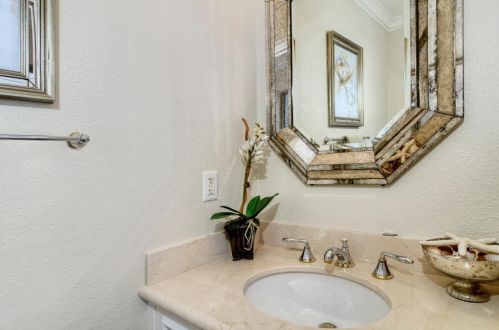 13 Alverno Ct, Redwood City CA  94061-1825 exterior