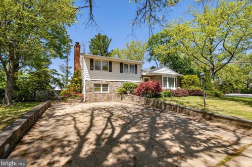 221 Lilac Ln, Riverton, NJ 08077-3415