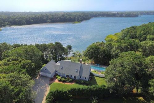 17 Cedar St, Mashpee MA  02649-3630 exterior