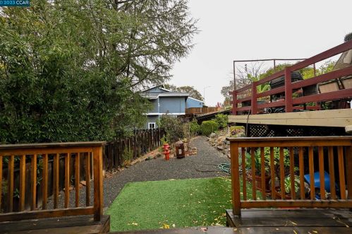 5525 Merritt Dr, Concord CA 94521-4708 exterior