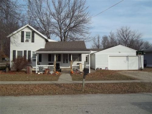 922 Jefferson Ave, Genoa Bluff, IA 52301-1726