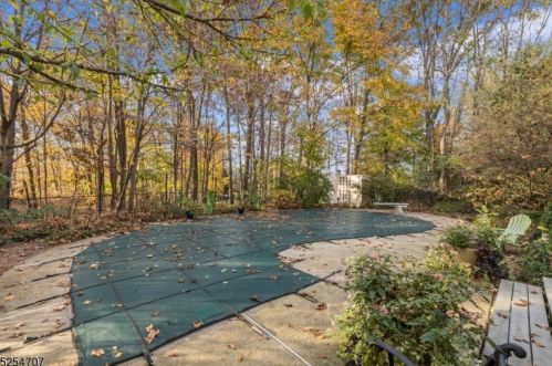 12 Robinwood Dr, West Paterson NJ  07424-2320 exterior