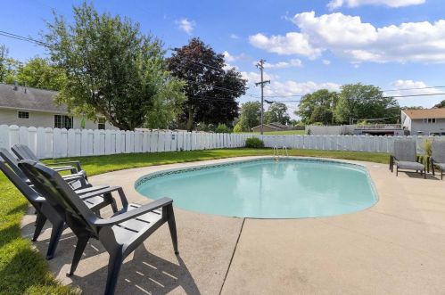 1597 Careful Dr, Green Bay WI  54304-2979 exterior