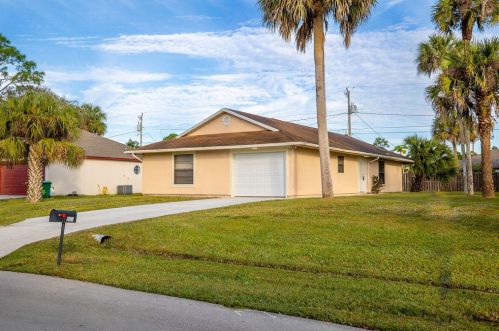 1573 Dycus Ave, Fort Pierce, FL 34953-5252