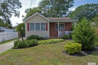 371 Erie Ave, North Lindenhurst, NY 11757-3853