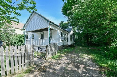 19 Cambridge St, Manchester, CT 06042-3505