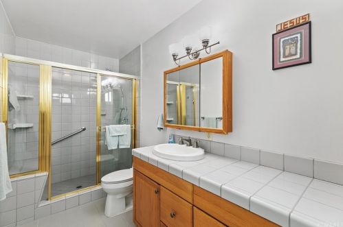 10421 La Cima Dr, Whittier CA  90603-2233 exterior