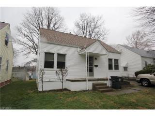 392 Crystal St, Akron, OH 44305-3114
