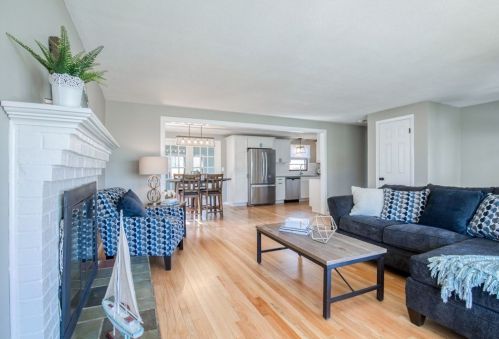 24 Moreau Ct, Chicopee, MA 01020-4825