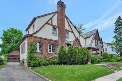 380 Summit Ave, Mount Vernon NY  10552-2206 exterior