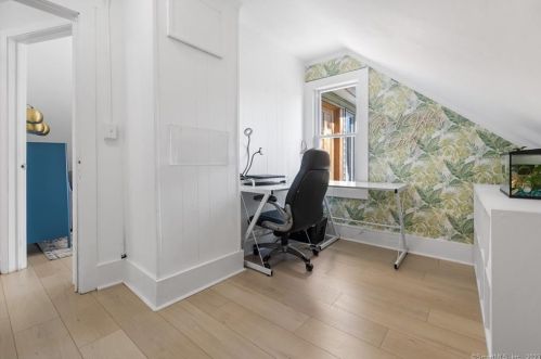 38 Violet St, Windsor CT 06095-4308 exterior