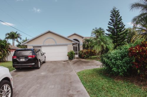 1925 Berkshire Blvd, Fort Pierce, FL 34952-6609