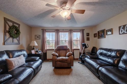 212 Edgefield Blvd, Marion OH 43302-5801 exterior