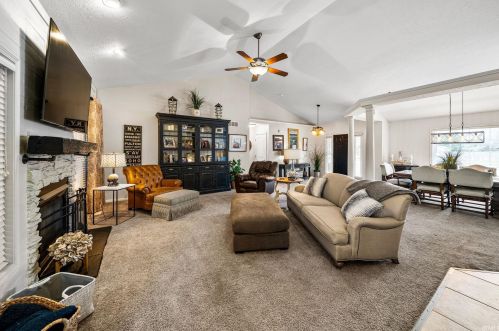 56143 Hollingshead Dr, Mishawaka, IN 46545-7947