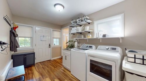 521 Shuttle Meadow Ave, New Britain, CT 06052-1826