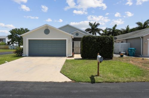 55 Bentwater Cir, Boynton Beach, FL 33426-7647