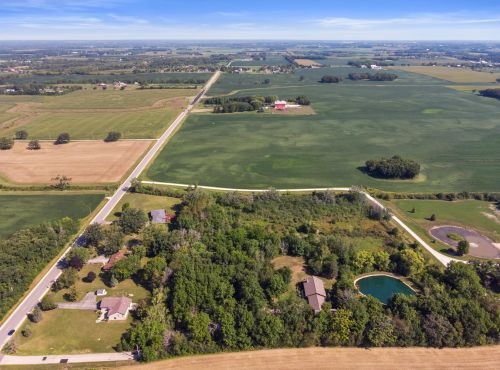 2717 Beaumont Ave, Waterford WI  53185-4933 exterior