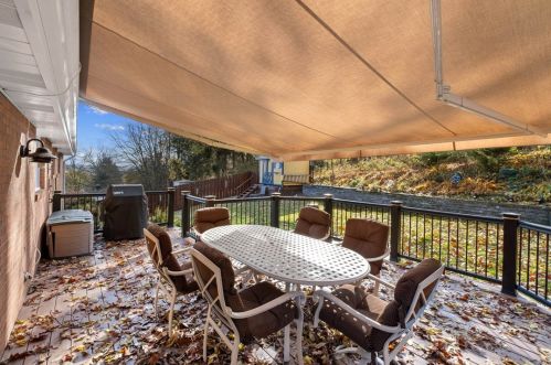 411 Pin Oak Dr, Glenshaw PA  15116-1123 exterior