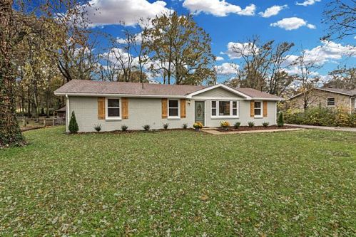 307 Nokes Dr, Hendersonville, TN 37075-3510
