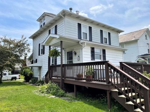 35 Maple St, Stoneboro, PA 16153-3908